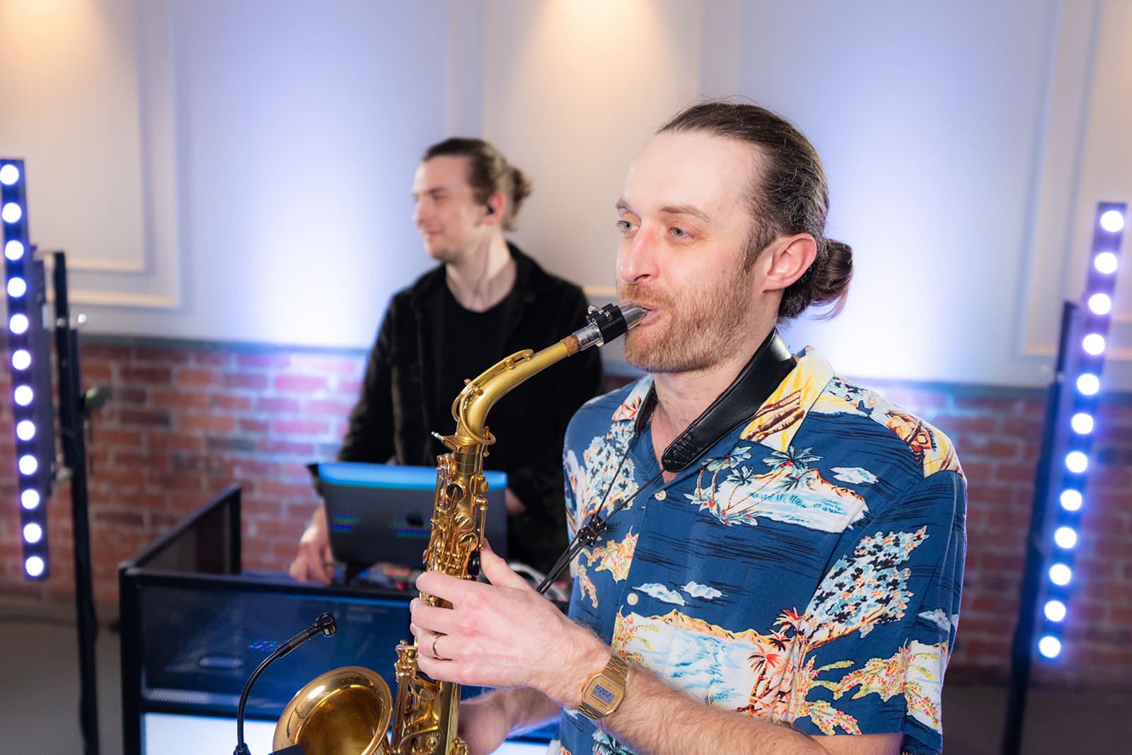 Hey mr sax man play me some tunes